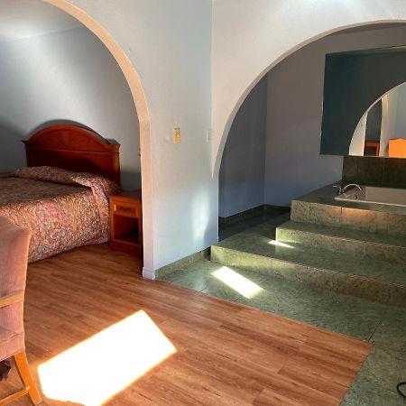 Full Moon Inn 亨廷顿公园 外观 照片